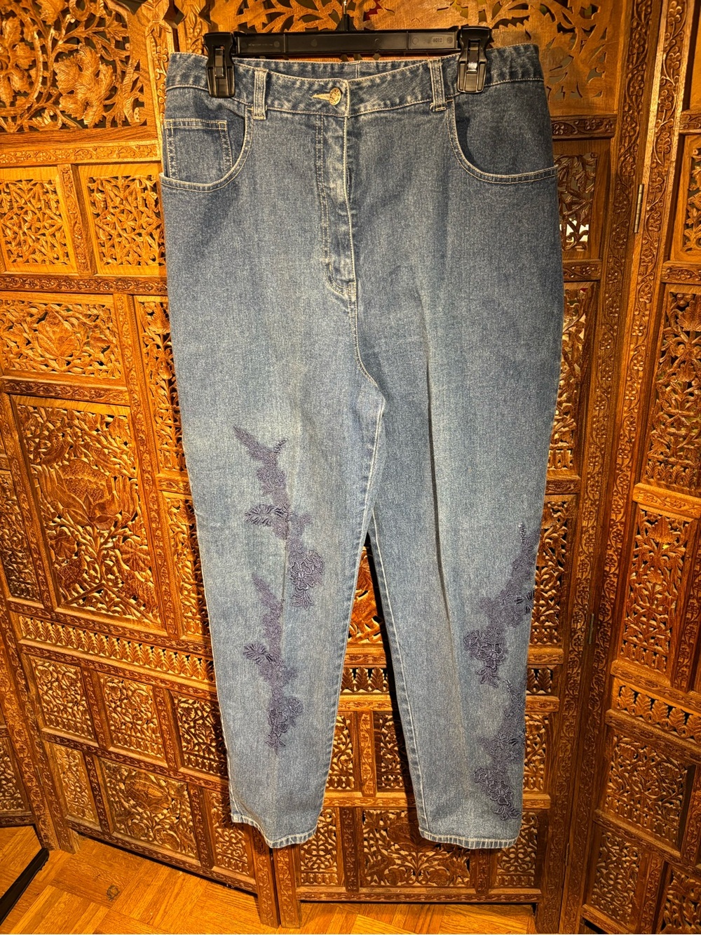 Denim&Co Blue Straight-Leg Jeans with Blue Floral Embroidery